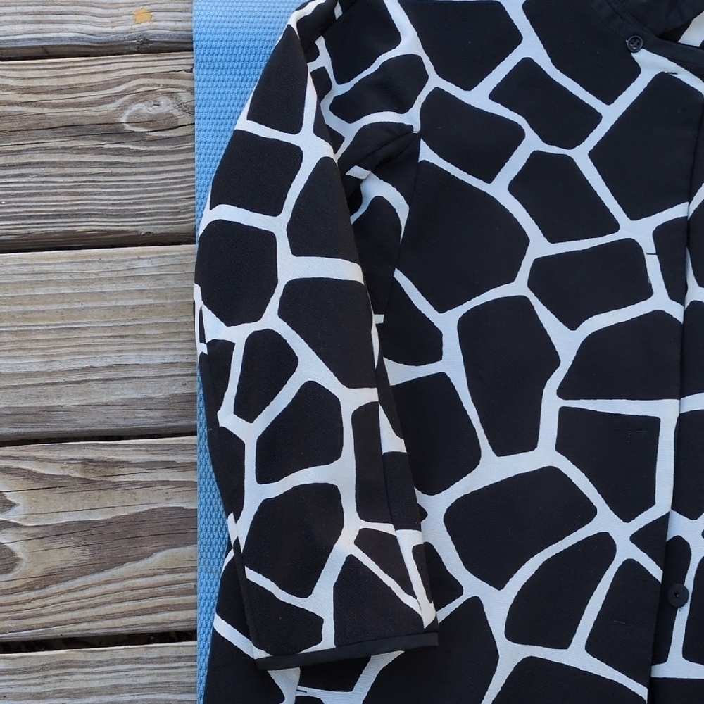 MaxMara Black and White Patterned Trench Coat - Picture 6 of 13